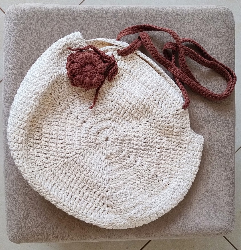 Confeccionada com Barbante